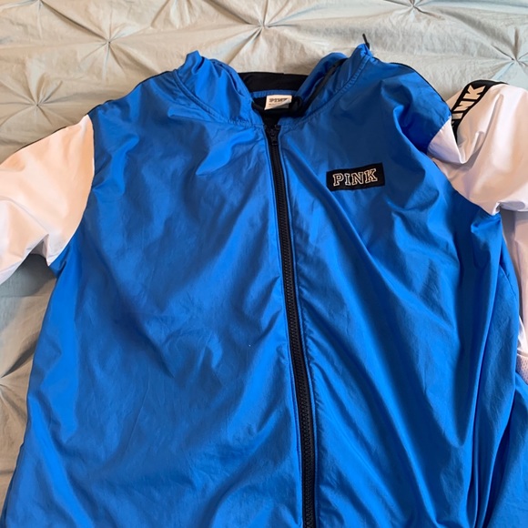 WINDBREAKER - Picture 2 of 2